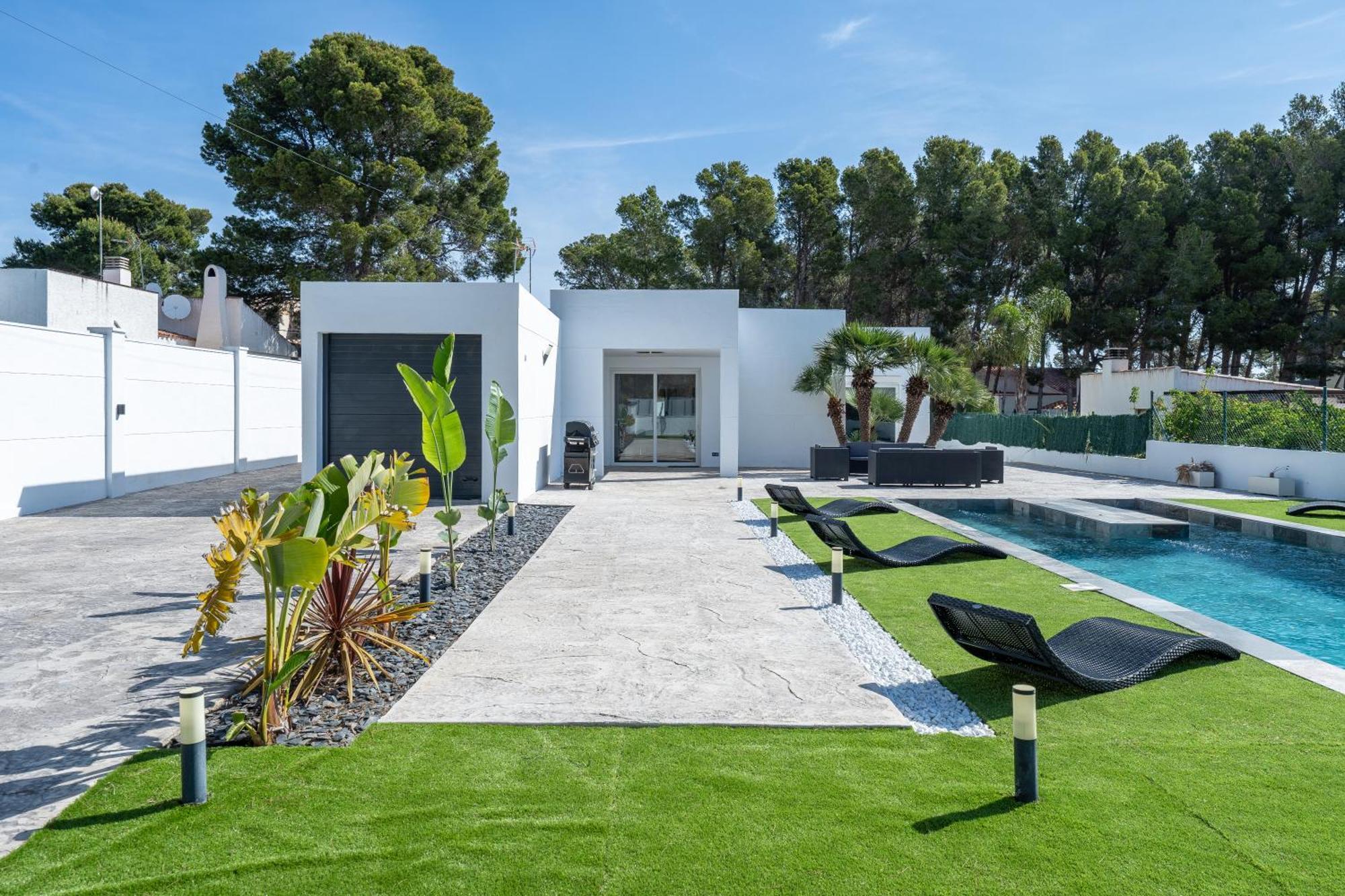 Eden Villa *